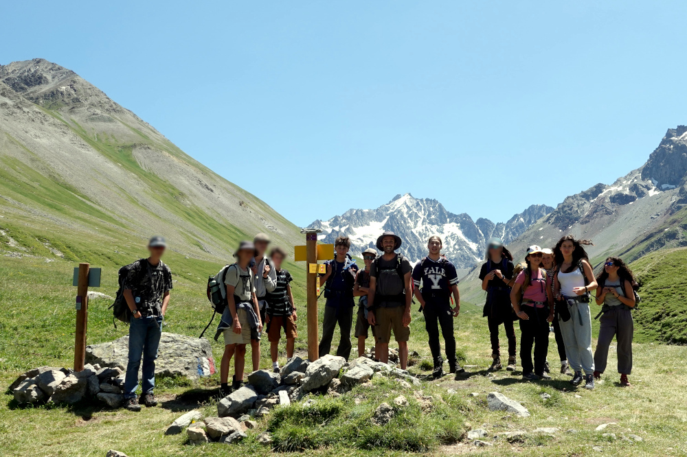 Un groupe d'adolescents du Trièves dans le massif des Ecrins