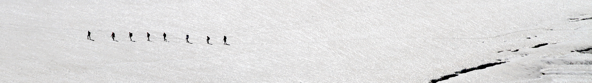 Les jeunes du Trièves marchant sur le glacier de la Girose